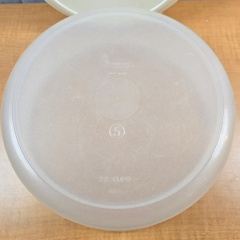 Rubbermaid vtg servin